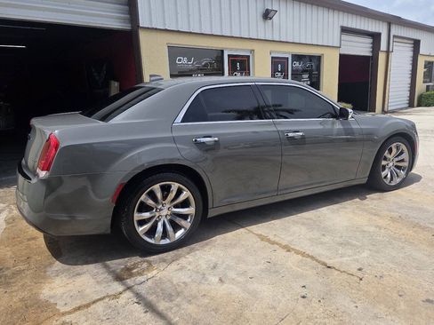 Used 2019 Chrysler 300 Limited RWD image 6