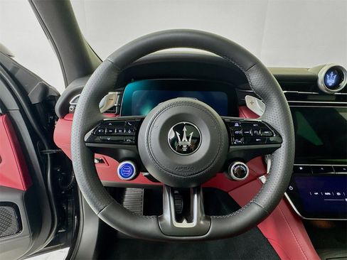 New 2025 Maserati Grecale Modena image 12