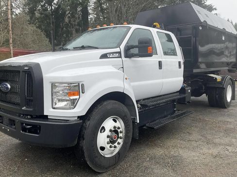 Used 2023 Ford F750 2WD Crew Cab Super Duty image 1
