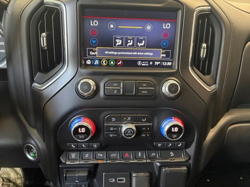 Used 2022 GMC Sierra 2500 AT4 w/ AT4 Premium Plus Package AWD/4WD image 24