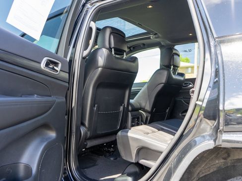 Used 2022 Jeep Grand Cherokee Laredo X AWD/4WD image 29
