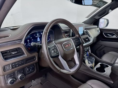 Used 2022 GMC Yukon XL SLT w/ SLT Luxury Package image 9