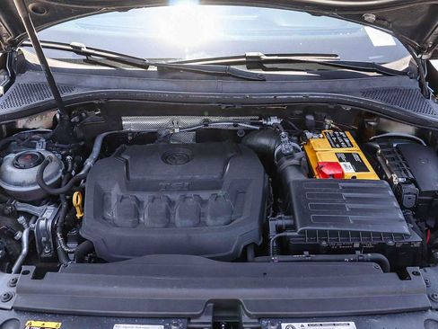 Used 2018 Volkswagen Tiguan SEL Premium FWD image 30
