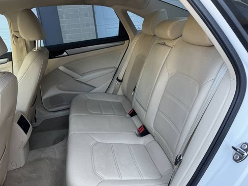 Used 2014 Volkswagen Passat 1.8T SE FWD image 23