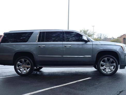 Used 2019 Cadillac Escalade ESV Luxury RWD image 6