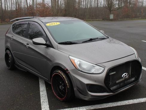 Used 2017 Hyundai Accent SE image 1