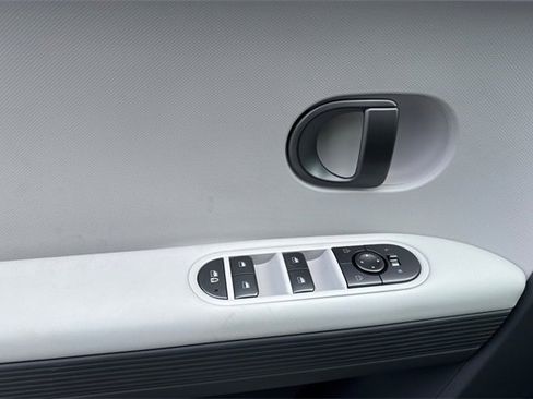 New 2026 Hyundai Ioniq 5 SEL image 11