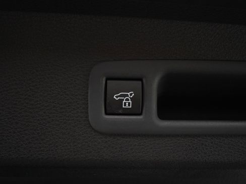 Used 2025 Toyota Sienna XLE AWD/4WD image 19