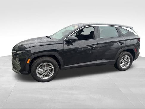 Used 2025 Hyundai Tucson SE image 4