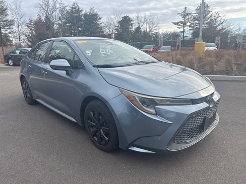 Used 2020 Toyota Corolla LE image 3