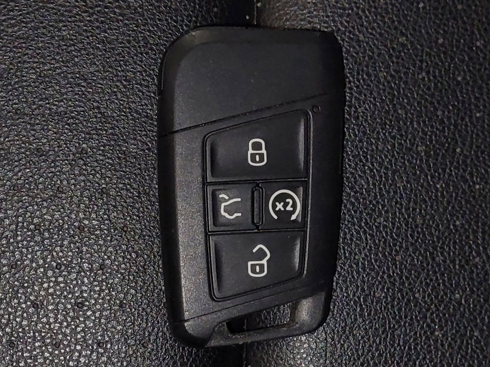 Used 2022 Volkswagen Atlas Cross Sport SE w/ Panoramic Sunroof Package FWD image 32