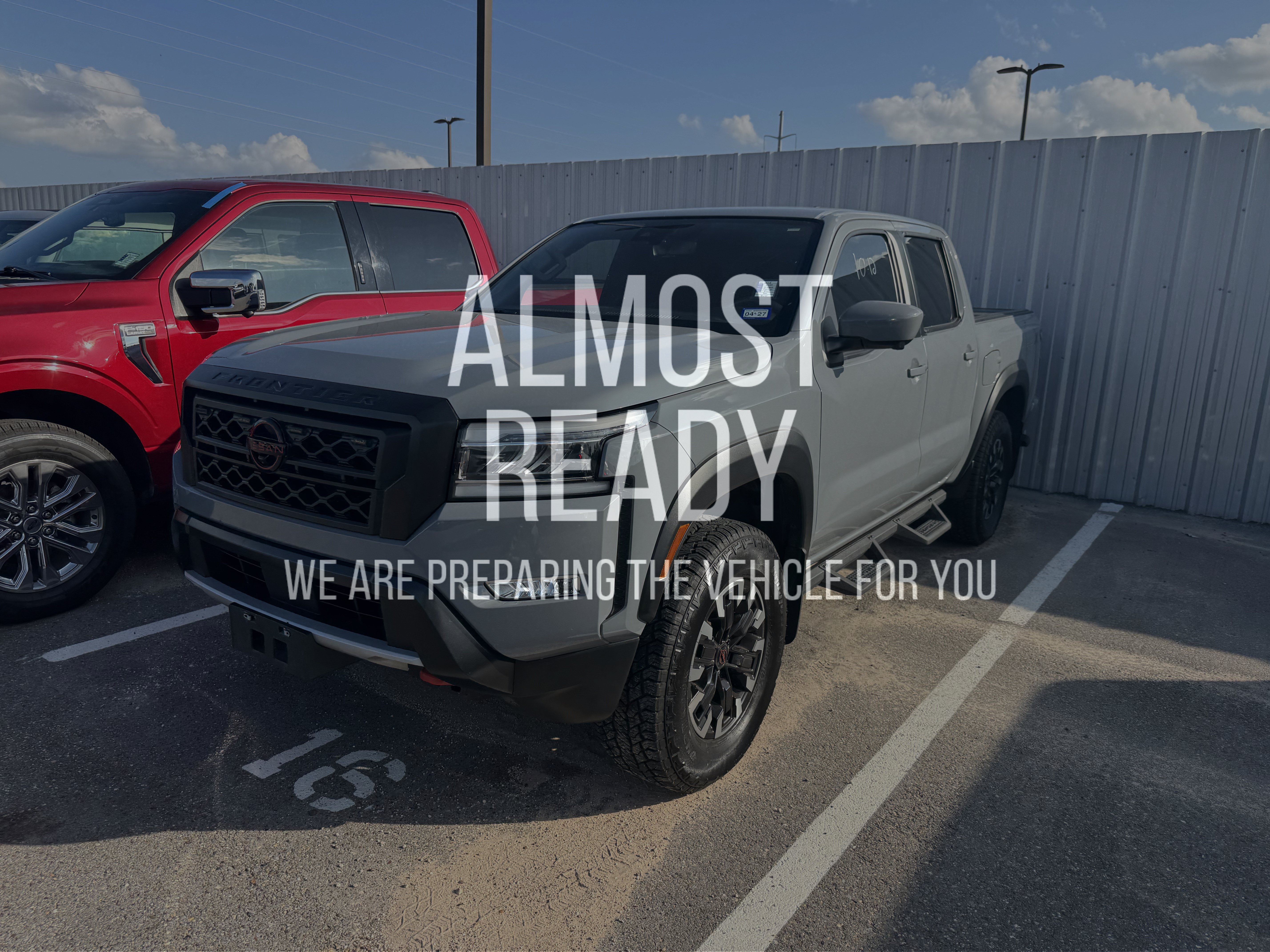 Used 2022 Nissan Frontier Pro-X RWD image 2