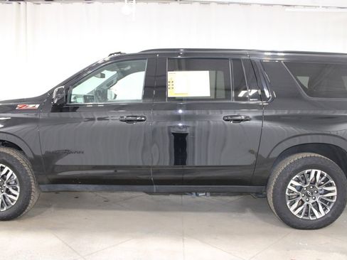 Used 2025 Chevrolet Suburban Z71 image 6