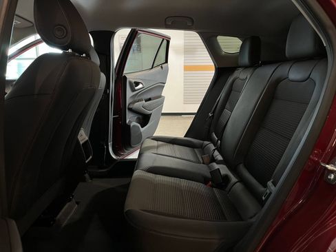 Used 2025 Chevrolet Trax LT w/ LT Convenience Package FWD image 24