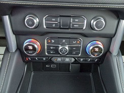 Used 2022 GMC Yukon SLT w/ SLT Premium Package image 24