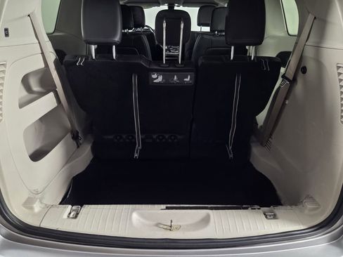 Used 2017 Chrysler Pacifica Touring-L FWD image 28