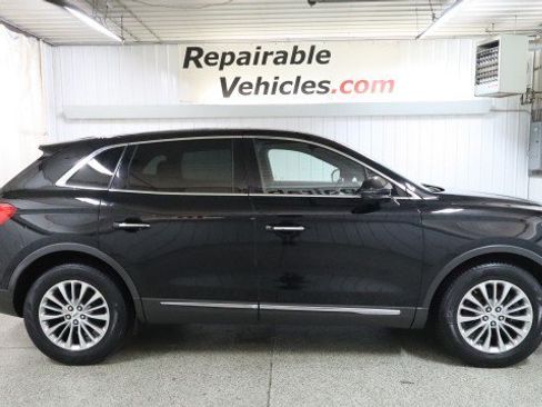 Used 2017 Lincoln MKX Reserve w/ Driver Assistance Package AWD/4WD image 4