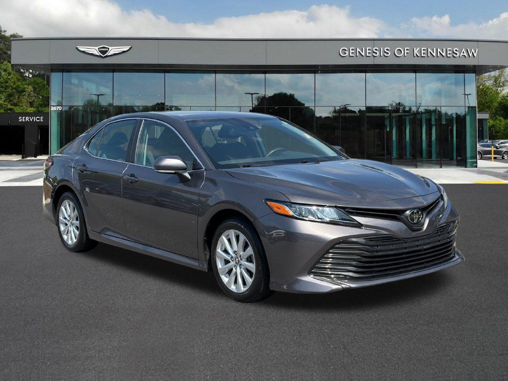 Used 2019 Toyota Camry LE w/ Convenience Package FWD image 1
