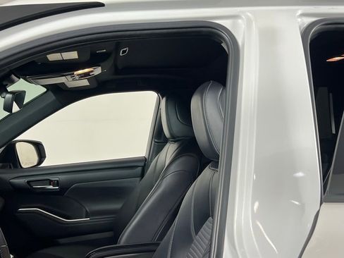 Used 2024 Toyota Highlander XSE image 20
