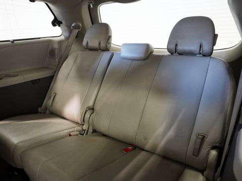 Used 2011 Toyota Sienna Limited w/ Premium Pkg image 20