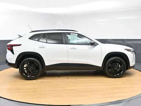 Used 2024 Chevrolet Trax RS FWD image 8