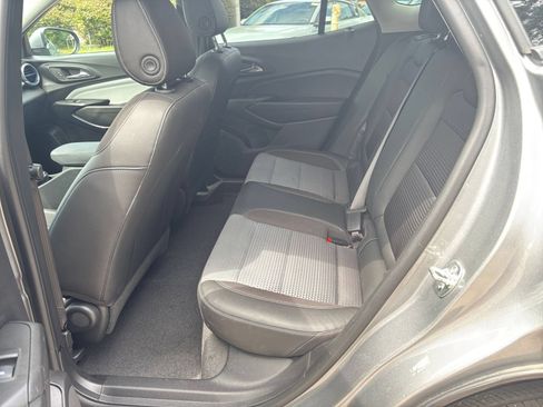 Used 2025 Chevrolet Trax LT FWD image 24