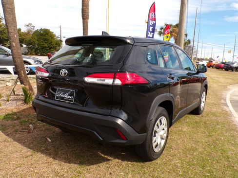 Used 2022 Toyota Corolla Cross L image 7