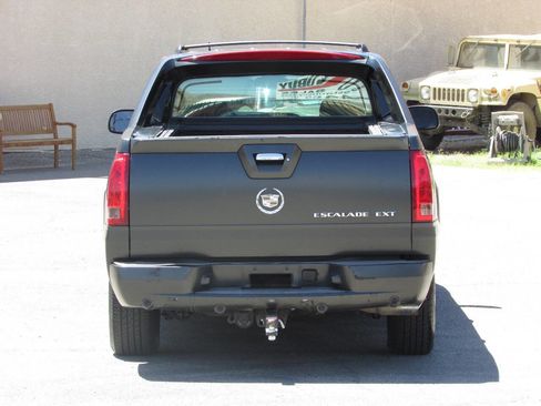 Used 2005 Cadillac Escalade EXT image 6