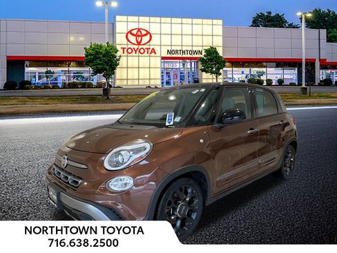 Used 2018 FIAT 500L Trekking w/ Urbana Appearance Package image 1