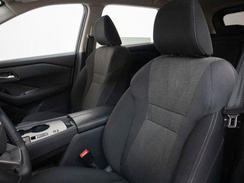 Used 2025 Nissan Rogue SV image 8