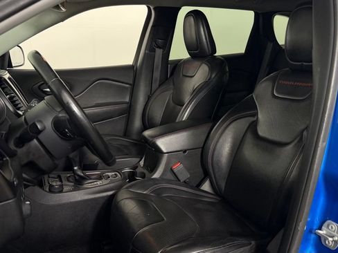 Used 2019 Jeep Cherokee Trailhawk AWD/4WD image 17