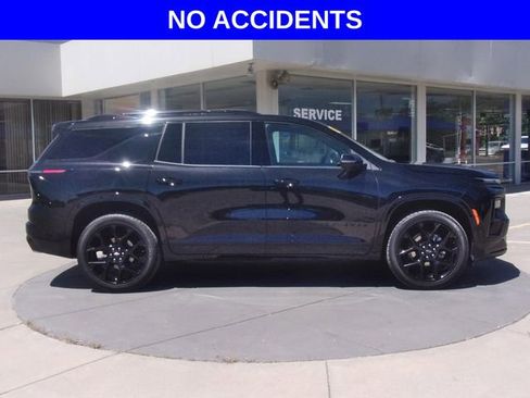Used 2025 Chevrolet Traverse RS w/ LPO, Floor Liner Package AWD/4WD image 2