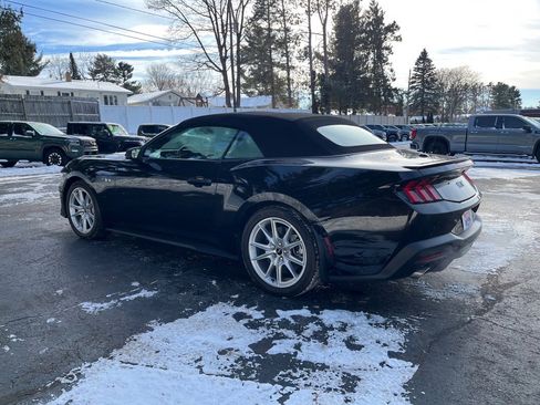 Used 2024 Ford Mustang GT Premium image 4