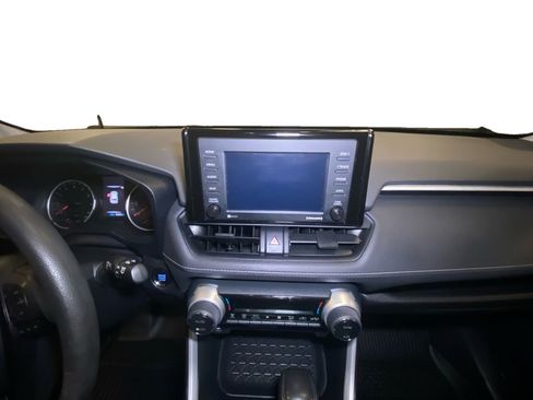 Used 2022 Toyota RAV4 XLE image 10