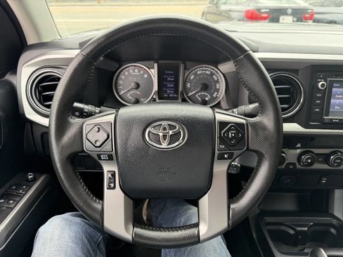 Used 2016 Toyota Tacoma SR5 w/ Exterior Package image 23