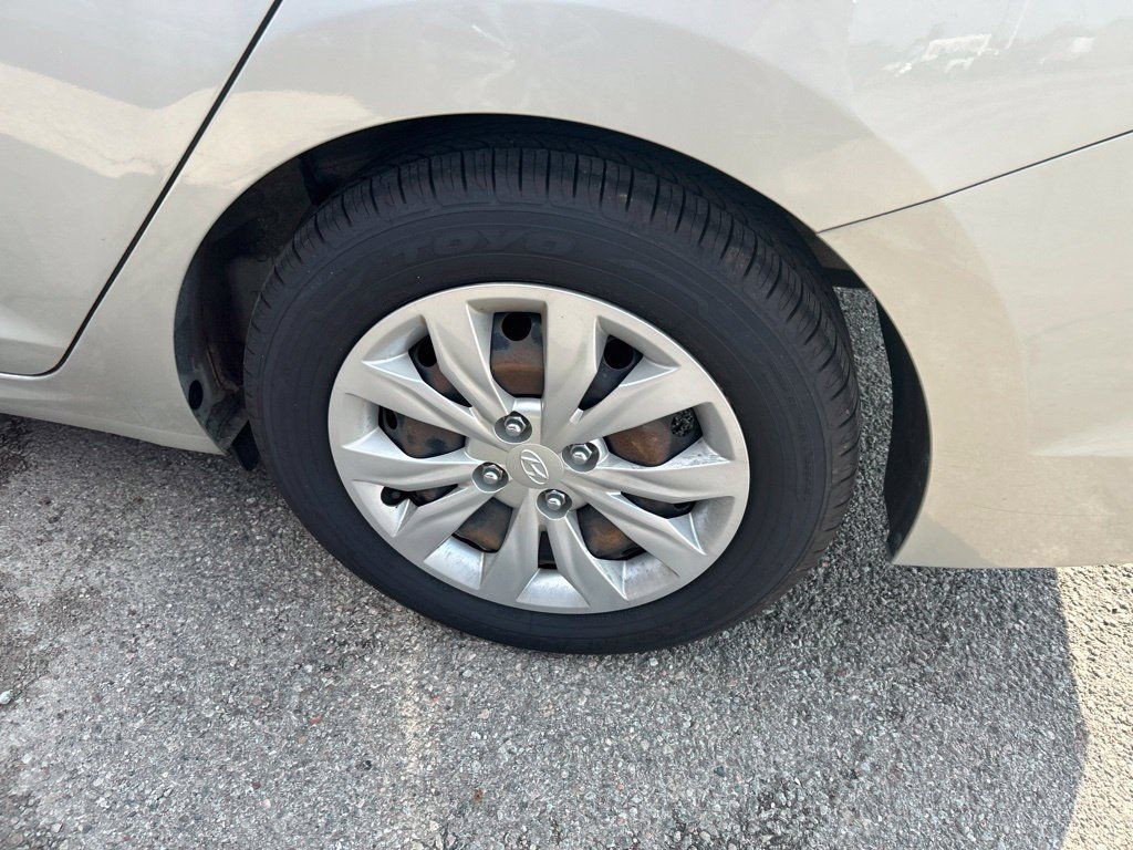 Used 2019 Hyundai Accent SE FWD image 8