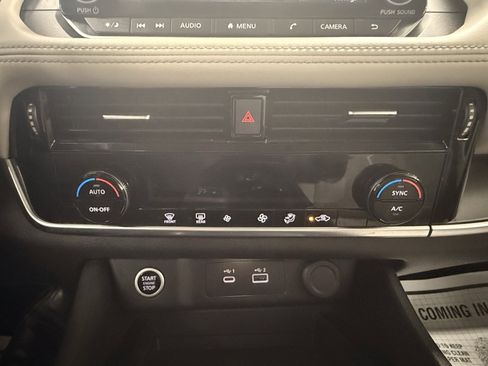 Used 2022 Nissan Rogue SV image 20