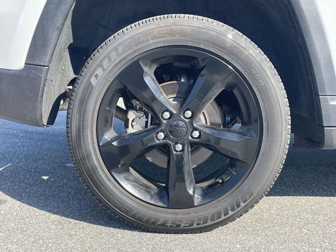 Used 2025 Jeep Grand Cherokee Altitude AWD/4WD image 31