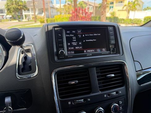 Used 2019 Dodge Grand Caravan SXT FWD image 23