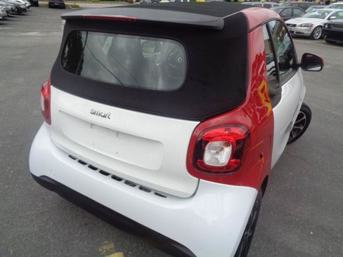 Used 2017 smart fortwo passion RWD image 20