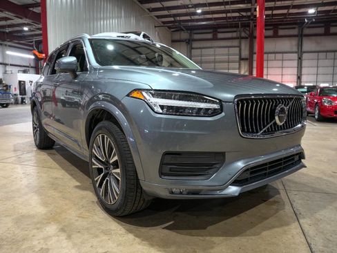 Used 2020 Volvo XC90 T5 Momentum w/ Protection Package Premier image 12