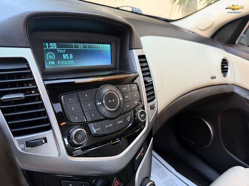 Used 2011 Chevrolet Cruze LTZ FWD image 18