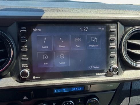 Used 2022 Toyota Tacoma TRD Sport w/ Technology Package image 18