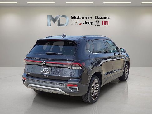 Used 2025 Volkswagen Taos SE FWD image 5