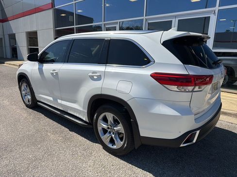 Used 2019 Toyota Highlander Limited image 2