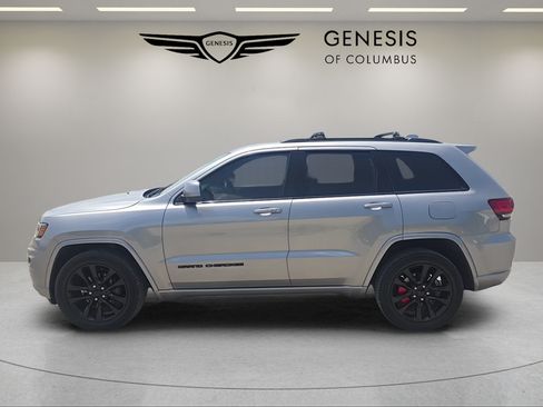 Used 2018 Jeep Grand Cherokee Altitude AWD/4WD image 5