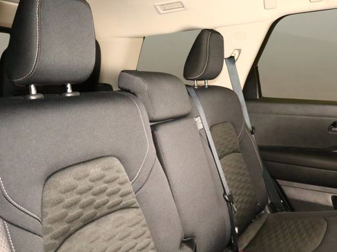 Used 2024 Nissan Pathfinder S image 20