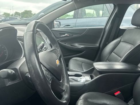 Used 2019 Chevrolet Malibu LT w/ Leather Package FWD image 33
