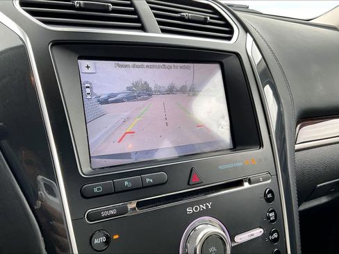 Used 2017 Ford Explorer Platinum image 21