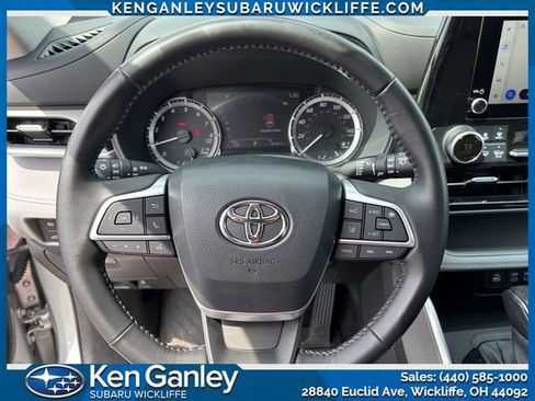 Used 2023 Toyota Highlander LE AWD/4WD image 13